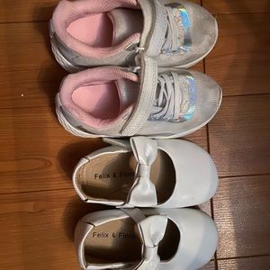 2 pairs of baby shoes